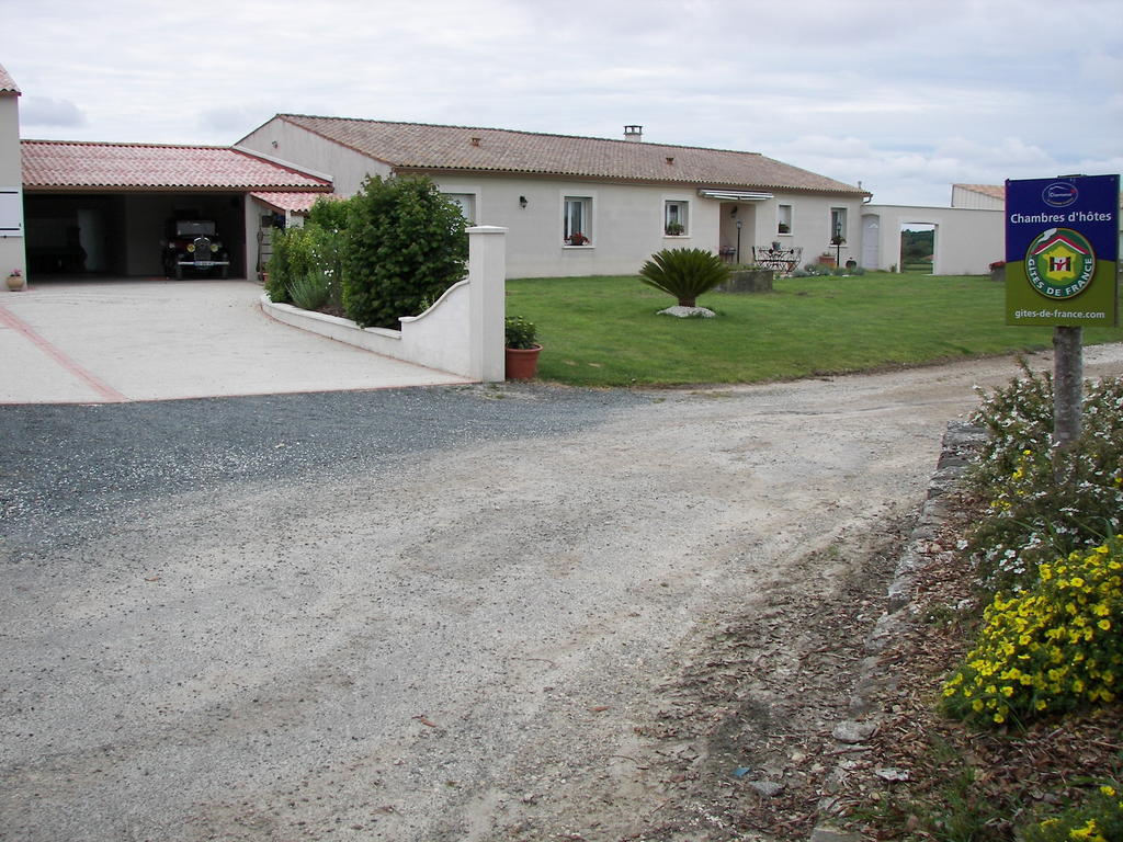Chambre D'Hotes Les Ormeaux Saint-Georges-des-Côteaux Exterior foto